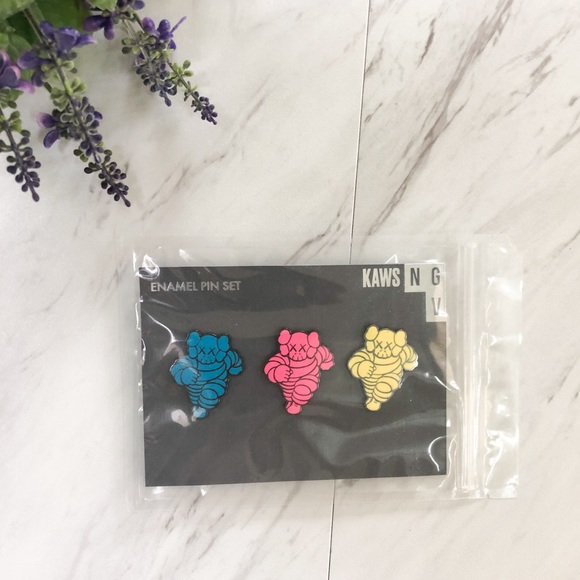 KAWS Enamel Pins - Set of 3 - Picture 1 of 2